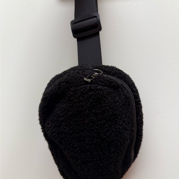 Black Sherpa Sling Bag - Picture 3 of 5